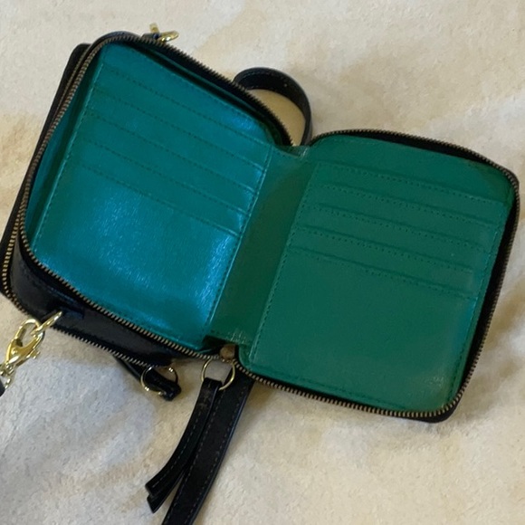 Fossil, black leather small bag 6x5 inches in size with 2 pockets. - Picture 4 of 5